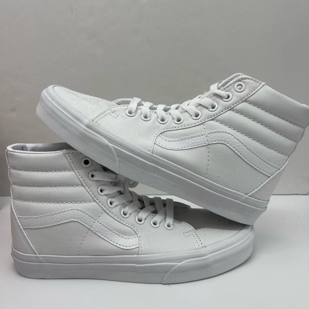 Vans Men’s Sk8-Hi Sneakers
True White
VN000D5IW00
Lifestyle, Original Icon, Canv - Picture 11 of 16